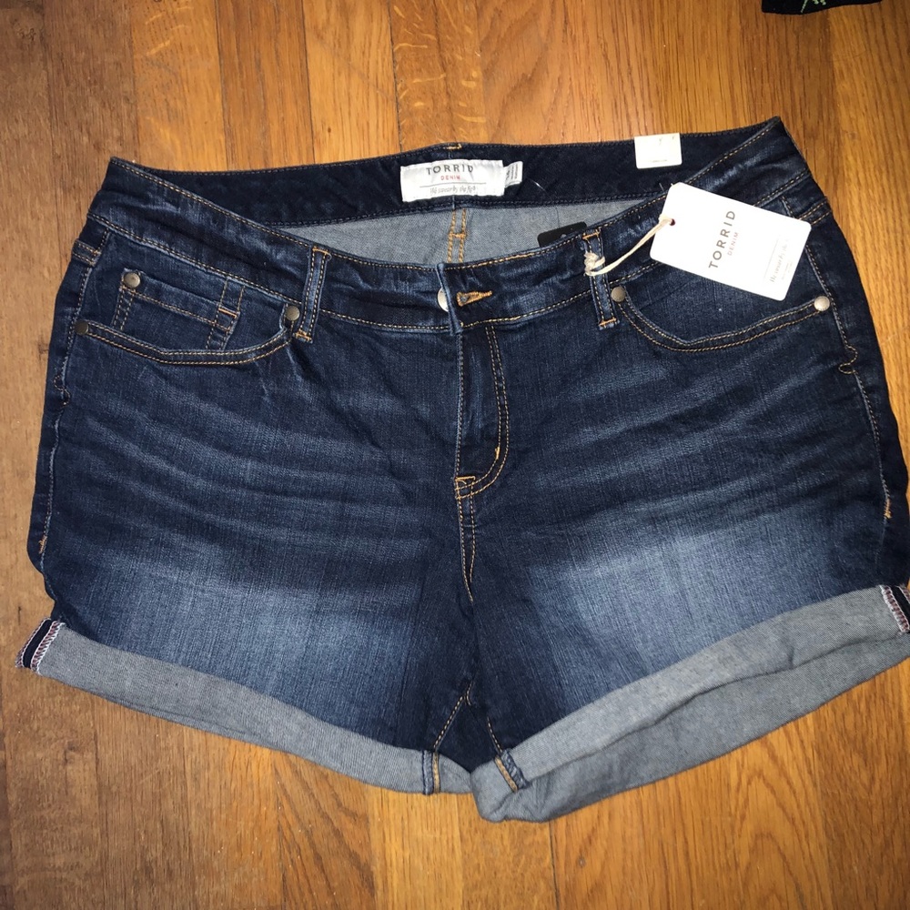 NWT Torrid Size 14 Denim Shorts